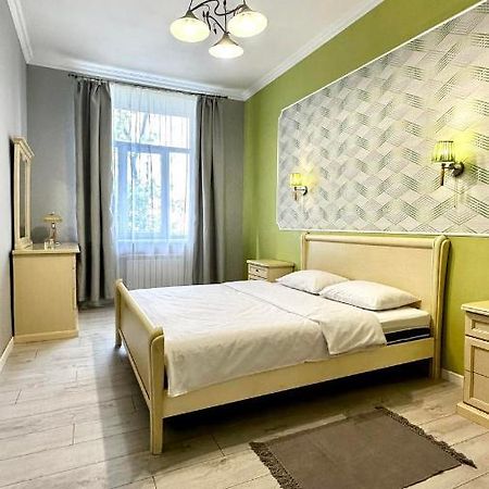 קייב Comfortable One Beds With Nice View For Independent Sqr מראה חיצוני תמונה