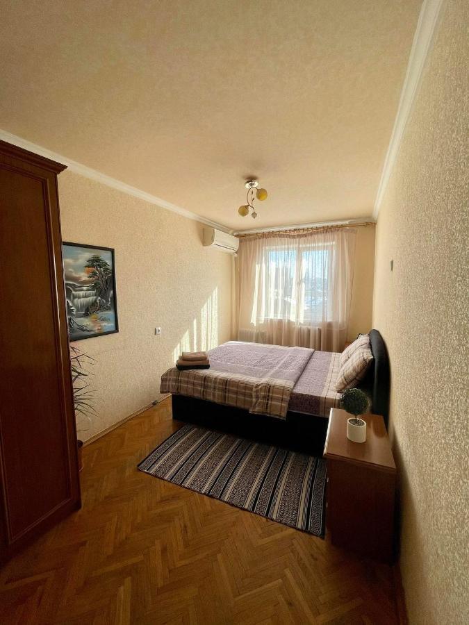 קייב Comfortable One Beds With Nice View For Independent Sqr מראה חיצוני תמונה