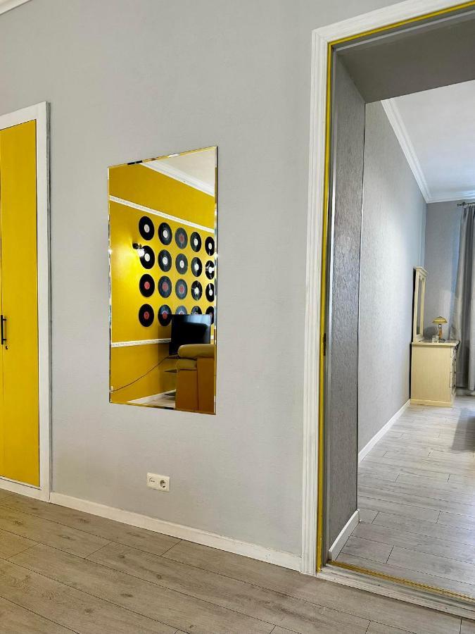 קייב Comfortable One Beds With Nice View For Independent Sqr מראה חיצוני תמונה